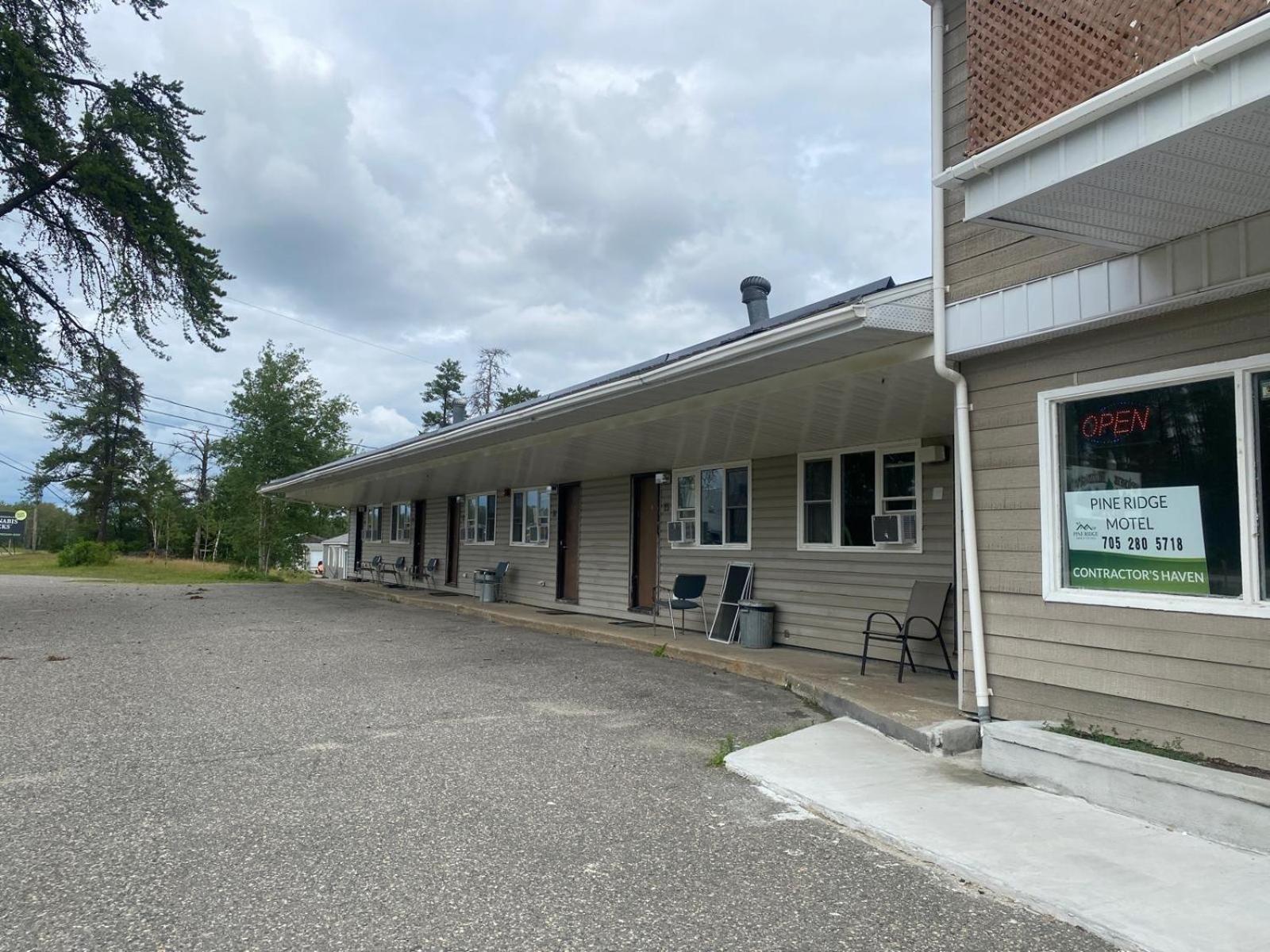 Pine Ridge Motel Timmins Exterior photo